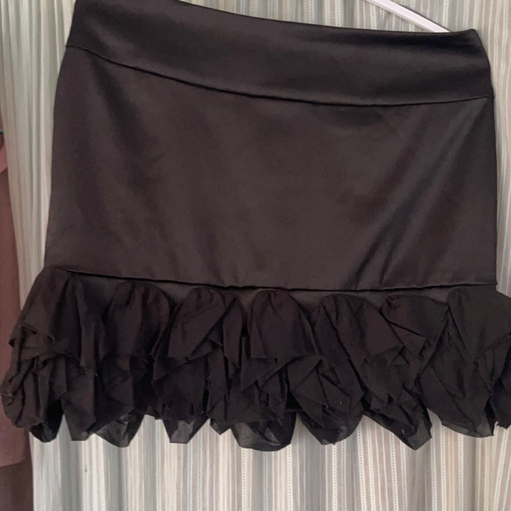 Express mini ruffle skirt with zipper